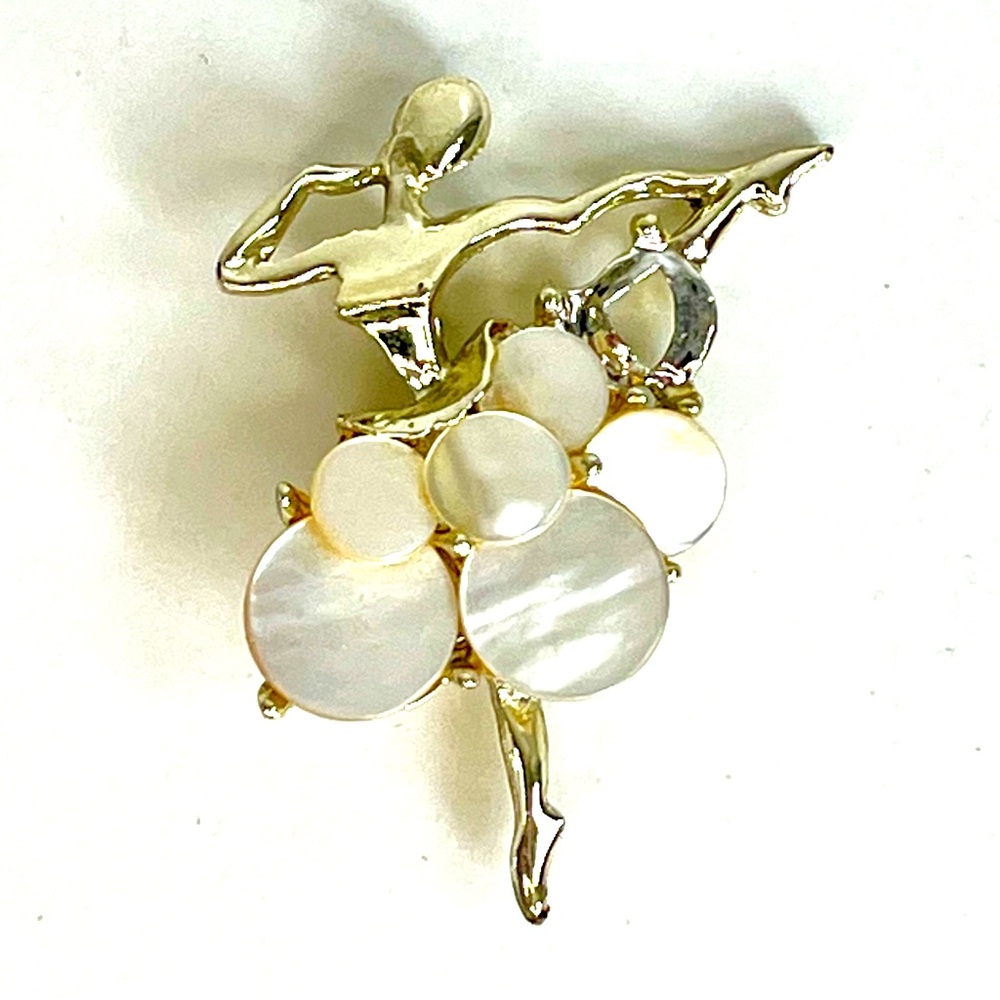 Ballerina Gold Tone Mother of Pearl Brooch,
Never worn, Great Gift, Recital Time